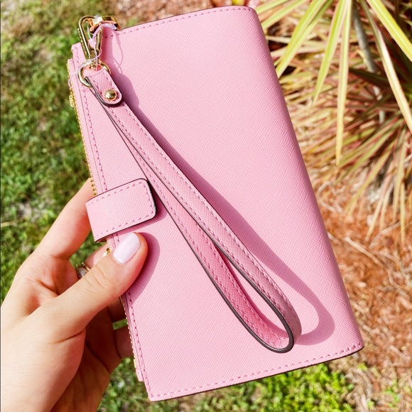 SALE‼️‼️ Michael Kors Phone Wristlet - Picture 7 of 8